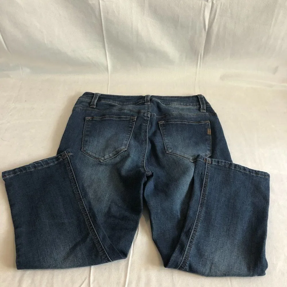 1822 Dark Wash Distressed capri Jeans size 6.  UB
